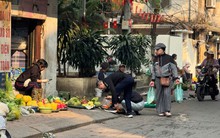 Hà Nội xoá bỏ chợ cóc, tiểu thương lo kế sinh nhai
