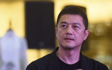 Fan đổ xô quyên góp 34 tỷ "cứu" nam thần vỡ nợ, bị vợ Hoa hậu ruồng bỏ