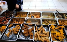 Suất cơm 30.000 đồng ở canteen ĐHQG Hà Nội có gì mà khiến DHS Trung Quốc phải lên bài đề xuất?