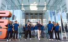 Tim Cook nhận gần 2.000 tỷ đồng tiền lương năm 2025, Apple chuẩn bị chuyển giao quyền lực