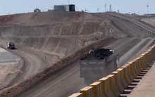 Phát hiện 91 xe tải Trung Quốc không người lái, âm thầm chở 100 tấn hàng, di chuyển sát nhau, hoạt động xuyên đêm không cần ánh sáng