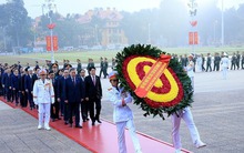 Hình ảnh Đại biểu dự Đại hội XIV vào Lăng viếng Chủ tịch Hồ Chí Minh