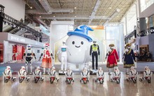 Hãng xe xây nhà máy ở Hưng Yên khoe robot hình người có thể nói được 10 thứ tiếng, di chuyển như người thật