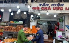 Rùng mình: Phát hiện cơ sở giò chả ở phố cổ Hà Nội dùng chất cấm, tuồn ra thị trường 300 tấn suốt 3 năm