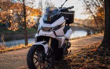 Không phải Honda hay Yamaha, xe tay ga này gây "sốt" vì nhẹ hơn đối thủ gần 40 kg