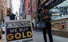 Vàng khiến giới đầu tư “đứng ngồi không yên”: Bán tháo hay mua thêm?