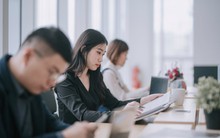 Thị trường lao động Việt Nam trước bước ngoặt 2026: Người lao động thận trọng, ưu tiên “chữa lành” thay vì thu nhập và năng lực gốc trở thành bộ lọc nhân tài giữa “cơn bão” AI