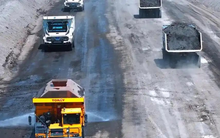 Phát hiện 100 xe tải không người lái, không buồng lái hoạt động liên tục 24/7 suốt hơn 180 ngày, bí mật khai thác 1 kho báu lộ thiên