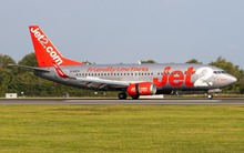 Hơn 30 hành khách bị máy bay "bỏ quên" ở cầu thang bộ, ngơ ngác nhìn chuyến bay cất cánh mà không hay biết