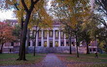 Vì sao Harvard toàn đào tạo ra tổng thống, tỷ phú và học giả hàng đầu? Câu trả lời nằm ngay trong thư viện trường