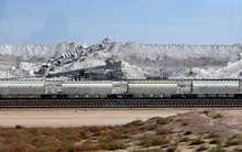 Nắm trữ lượng 267 tỷ thùng dầu nhưng ít ai biết quốc gia này còn sở hữu 2,5 nghìn tỉ USD khoáng sản - có loại được cả thế giới săn đón