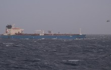 Đang chuyển dầu qua Địa Trung Hải, tàu chở dầu treo cờ Nga bất ngờ bị một quốc gia EU chặn bắt giữa biển