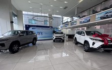 Cuối năm, nhiều hãng ô tô rơi vào cảnh không có xe để bán