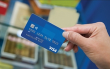 Một ngân hàng tăng lãi suất thẻ tín dụng lên 35%/năm