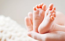 Chị Lệ sinh con vào tháng 1/2026, vậy có thuộc diện được áp dụng chế độ nghỉ thai sản 7 tháng không? BHXH Việt Nam trả lời