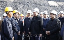 Tổng Bí thư và Thủ tướng cùng đến thăm một công ty đặc biệt