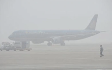 Nội Bài "tê liệt" tạm thời vì sương mù, nhiều chuyến bay phải bay vòng, hoãn cất cánh, chuyển hướng