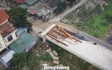 Hà Nội: Cầu 90 tỷ 'đắp chiếu', sắt thép gỉ sét chờ mặt bằng