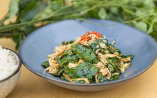 Loại rau nhiều sắt gấp 6 lần thịt bò, được bán quanh năm ở chợ Việt: Không phải ai cũng biết để ăn