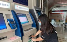 Phát hiện hơn 38 triệu đồng tiền mặt nằm chơ vơ ở khay tiền của cây ATM: Công an kiểm tra camera an ninh nhận ra điều kỳ lạ