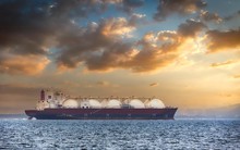 EU gấp rút tìm kiếm các nhà cung cấp năng lượng mới để thoát Mỹ