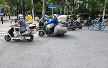 Khách Việt giật mình với cảnh tượng trên đường phố Trung Quốc, nhận xét: "Sao có thể như vậy?"