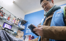 Giảng viên đại học 25 năm kinh nghiệm nghỉ việc đi làm shipper, làm việc cả lúc nửa đêm