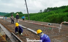 Tất bật thi công xuyên Tết trên công trình cao tốc hơn 3.000 tỷ đồng