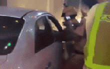 Clip CSGT TP.HCM đập cửa kính xe công nghệ, khống chế tên cướp: Lời đề nghị gấp của tài xế