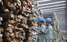 Tỷ phú Trần Đình Long chạy nước rút trước khi VinMetal kịp hành động: Kỷ lục 585.000 tấn thép xây dựng lần đầu tiên sau 34 năm