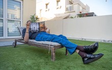 Cuộc sống tồi tệ do thân hình quá khổ của người đàn ông cao nhất thế giới