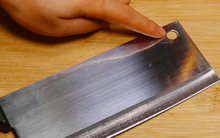 Hơn 90% người dùng không biết công dụng của chiếc lỗ nhỏ trên dao nhà bếp