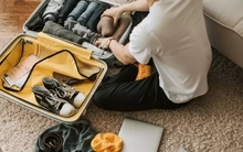 Bí quyết mang đủ quần áo mặc 2 tuần chỉ với hành lý xách tay