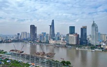 Cầu đi bộ nghìn tỷ qua sông Sài Gòn dần lộ diện sau 9 tháng thi công