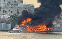 Chùm ảnh vụ cháy du thuyền trên sông Sài Gòn