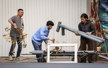 Loạt nhà ven Hồ Gươm di dời, người gom phế liệu kiếm tiền triệu mỗi ngày