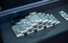 Giá bạc hôm nay tiếp tục giảm sâu