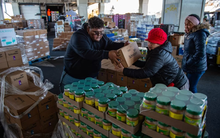 Buồn của nền kinh tế lớn nhất thế giới: Người kiếm nhiều tiền vẫn thấy nghèo, chật vật cả với chi phí trông trẻ, vì đâu?