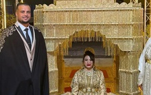 Cô dâu Việt hút 6 triệu lượt xem trong đám cưới Hoàng gia phiên bản đời thực: Dát vàng đúng nghĩa đen!