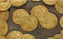 Phát hiện 70 miếng vàng khi đào đất làm vườn, trị giá hơn 13 tỷ đồng