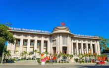 Lãi suất liên ngân hàng tiếp tục giảm mạnh trên diện rộng, NHNN hút ròng thanh khoản