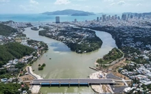 Cho xe lưu thông trên cầu đập ngăn mặn sông Cái Nha Trang từ 13-2