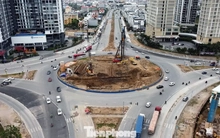 Lắp đèn chiếu sáng cho người dân qua công trường giao thông đẹp nhất Hải Phòng ngày Tết