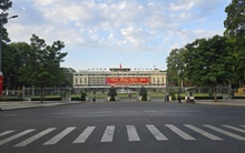 Cảnh vắng lặng hiếm thấy của đường phố Hà Nội, TP.HCM sáng mùng 1 Tết