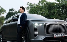 CEO GSM flex nhẹ Lạc Hồng 900 LX bản ghi xám cực lạ, 'vibe' chủ tịch ngập tràn: 'Tôi thay đổi để nhìn lực và trẻ trung hợp với độ tuổi 18+ của mình'