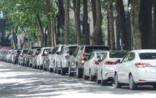 Đi ô tô chúc Tết, đỗ xe thế nào để không bị phạt?