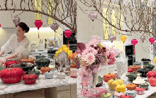 Bên trong dinh thự trắng sang trọng của phú bà Lâm Đồng ngày Tết: Nhìn bếp và nồi niêu mà ai cũng phải xuýt xoa