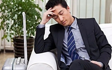 4 thói quen âm thầm bào mòn vận may, tài lộc của nam giới: Siêng mấy cũng khó giàu, bỏ được mới mong nửa đời sau an nhàn