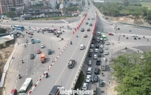 Xe đi lại thế nào khi điều chỉnh giao thông tại công trình hầm chui nút giao Cổ Linh?