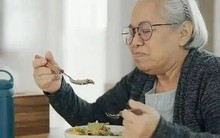 Người trên 60 tuổi thà ở nhà ngủ còn hơn là làm 4 điều này thường xuyên, càng làm càng hại thân